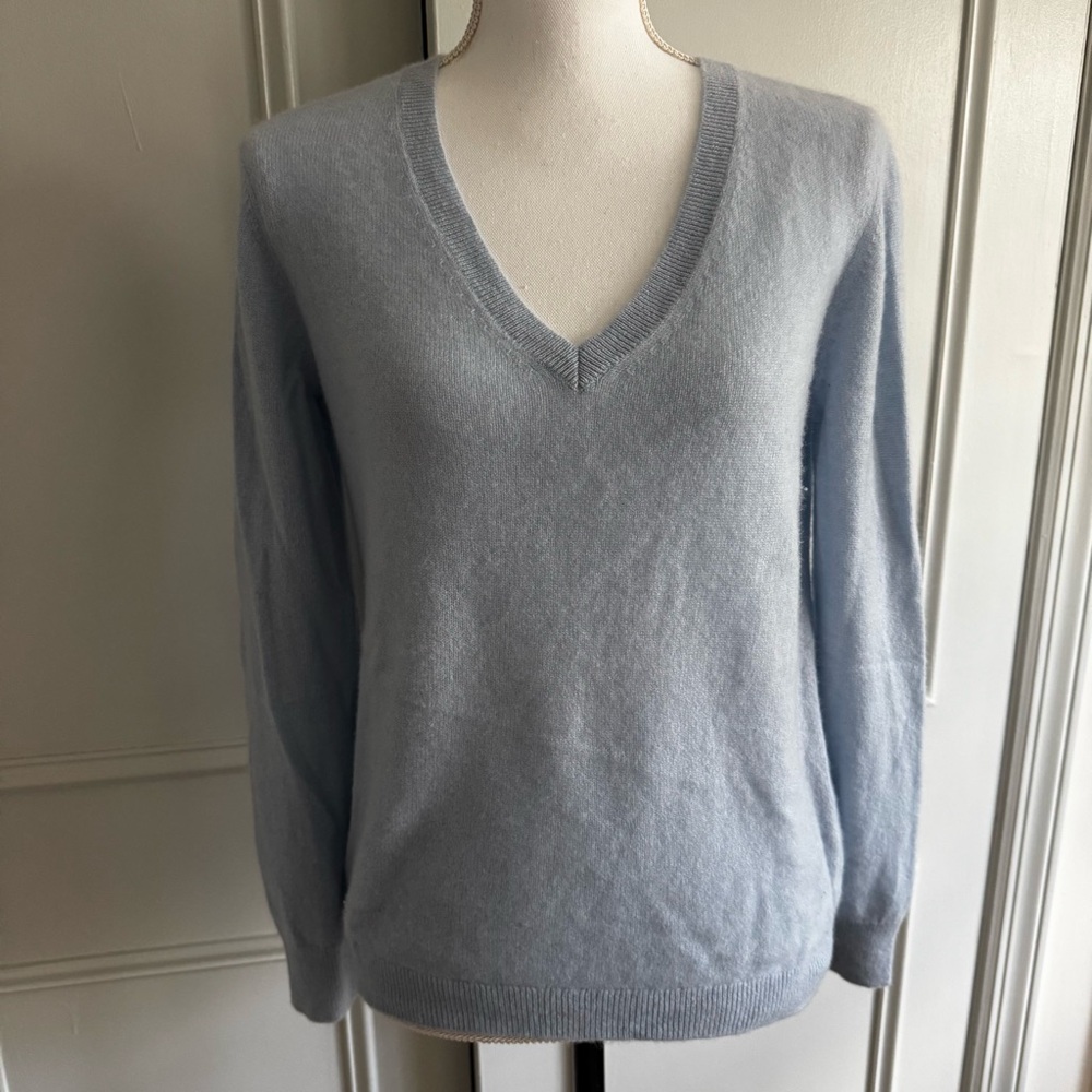 NORDSTROM Soft Light Blue V-Neck 100% Cashmere Sweater